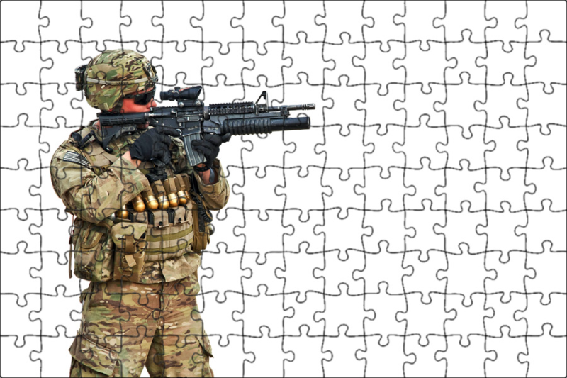 Военный на белом фоне