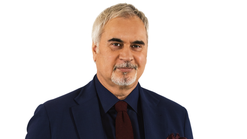 Валерий Меладзе на белом фоне