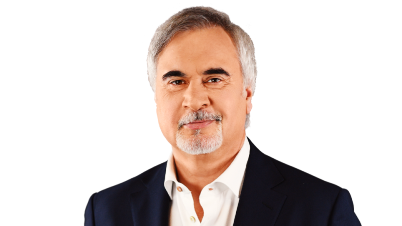 Валерий Меладзе на белом фоне