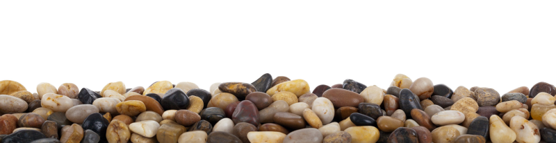 Морские камушки на белом фоне