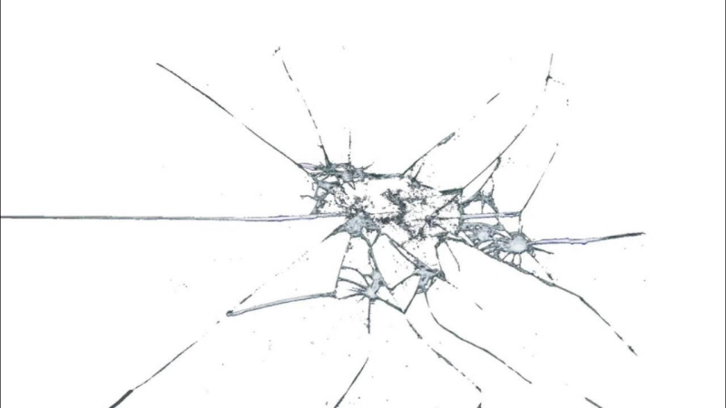 Треснутое стекло