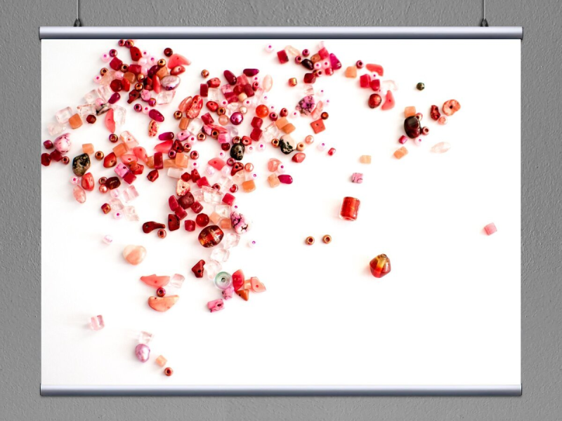 Бисер на белом фоне