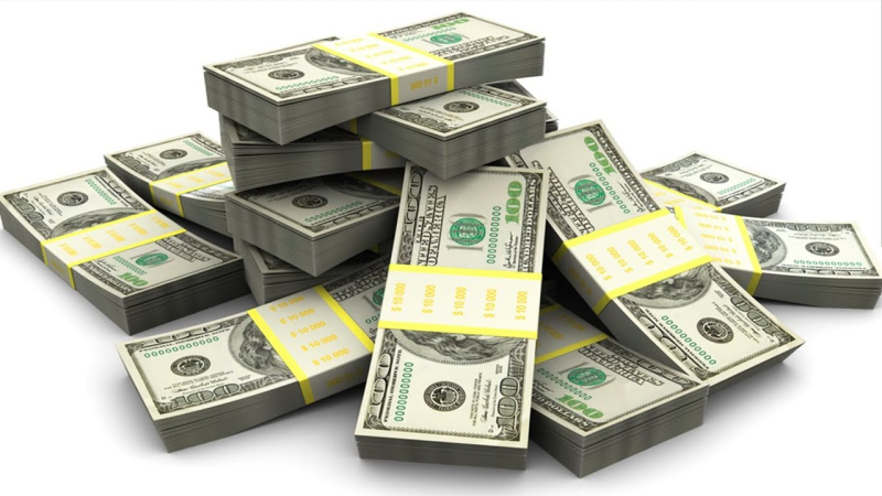 Деньги на белом фоне