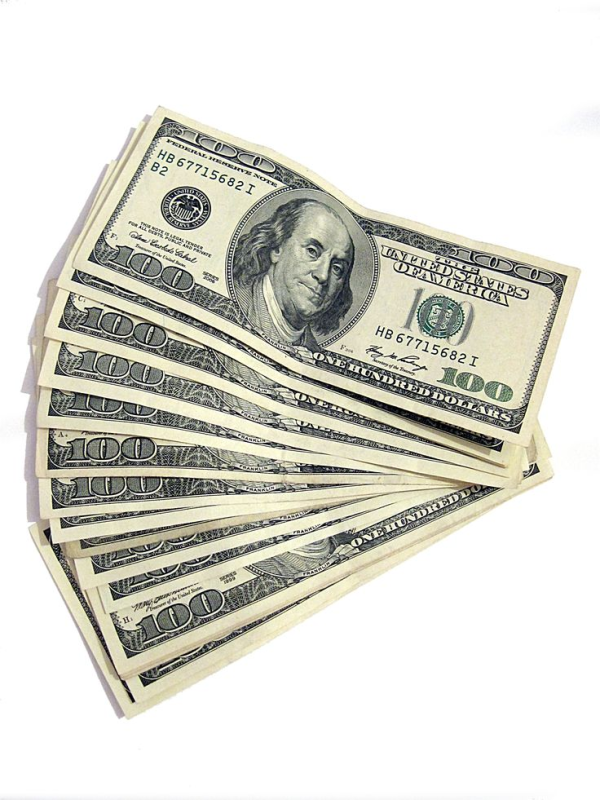 Деньги на белом фоне