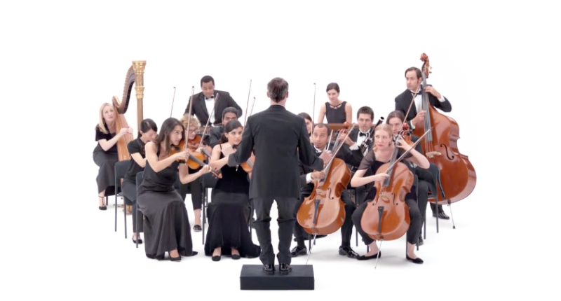 Симфонический оркестр на белом фоне