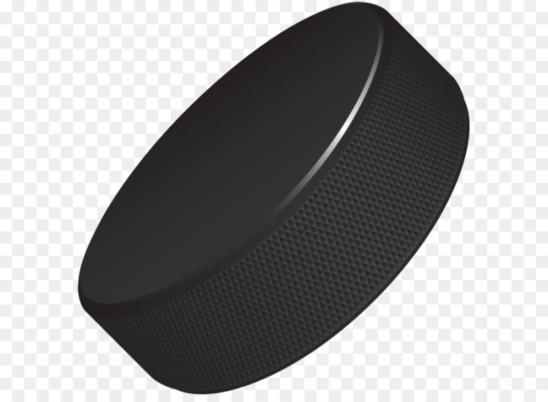 Шайба на белом фоне