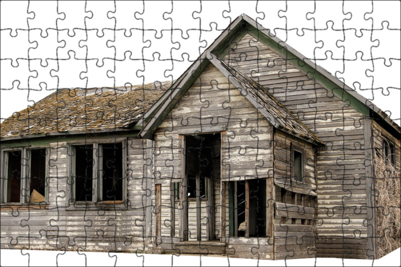 Старый дом на белом фоне