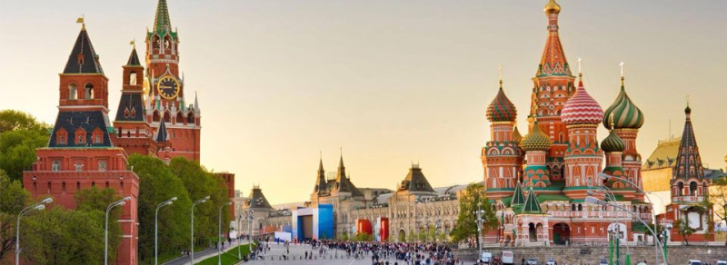 Храм Василия Блаженного на фоне Кремля