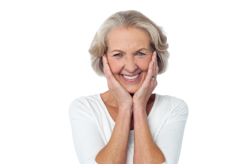 Пожилая женщина на белом фоне