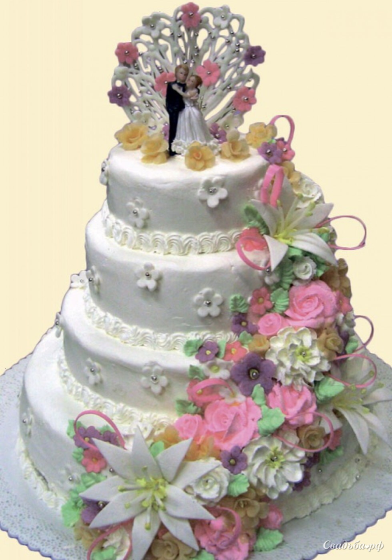 Свадебный торт трехъярусный