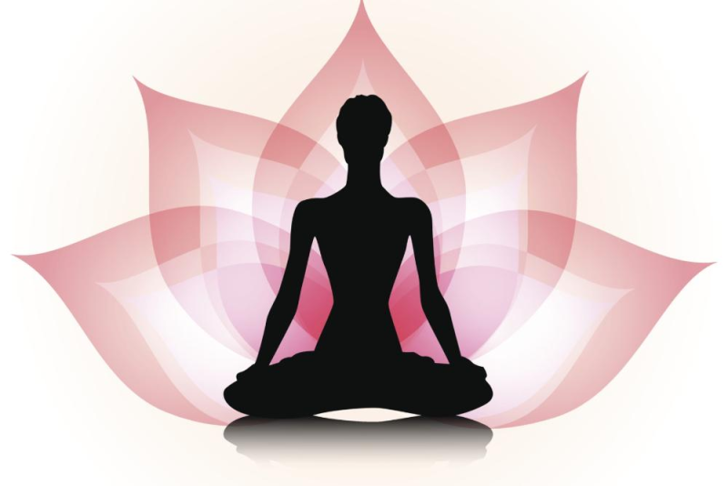 Женщина в позе лотоса