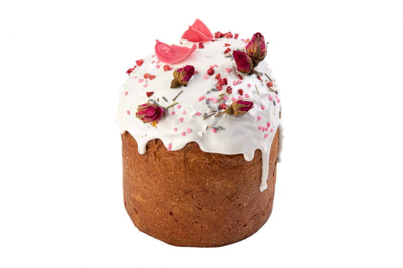 Кулич на белом фоне