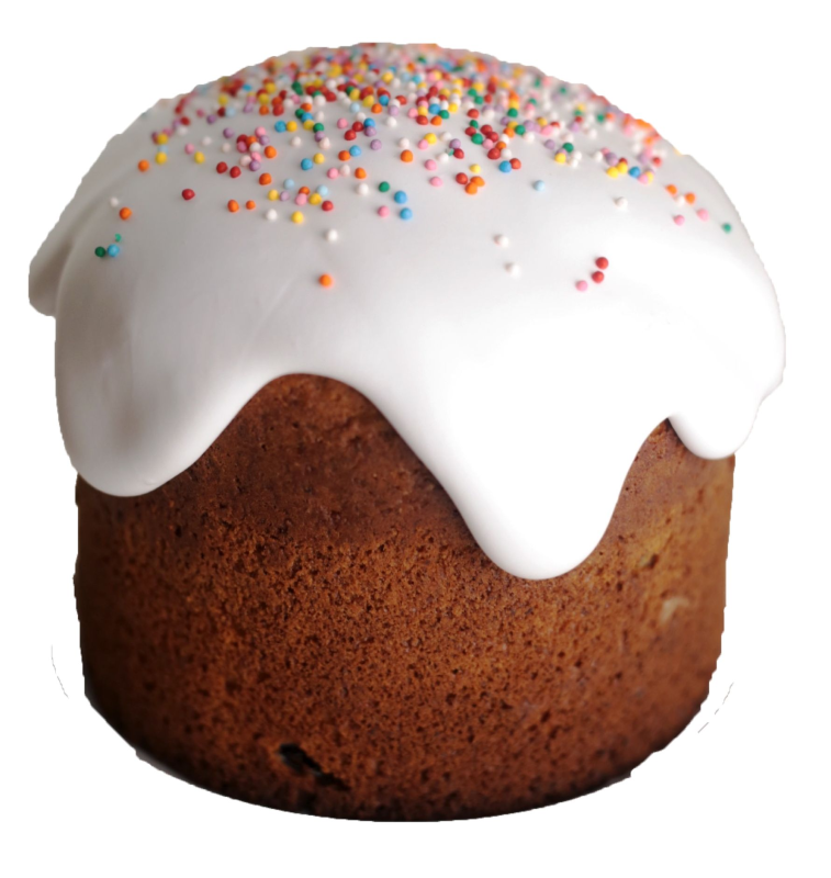 Кулич на белом фоне