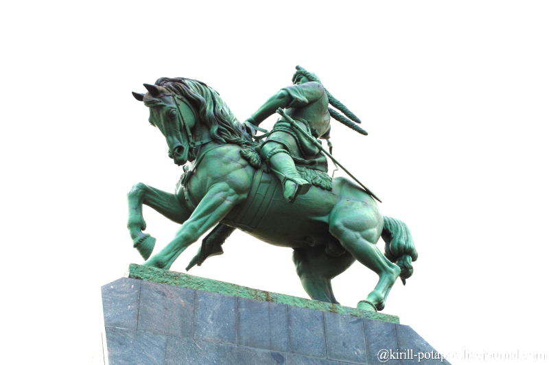 Салават Юлаев статуя