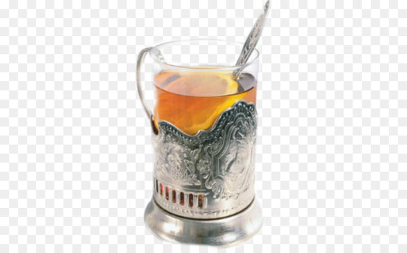 Чай в стакане с подстаканником