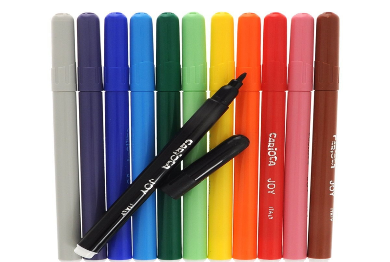 Фломастеры на белом фоне